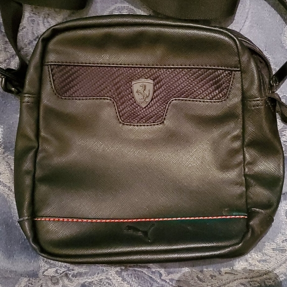 Puma/Ferrari crossbody bag - Picture 1 of 1